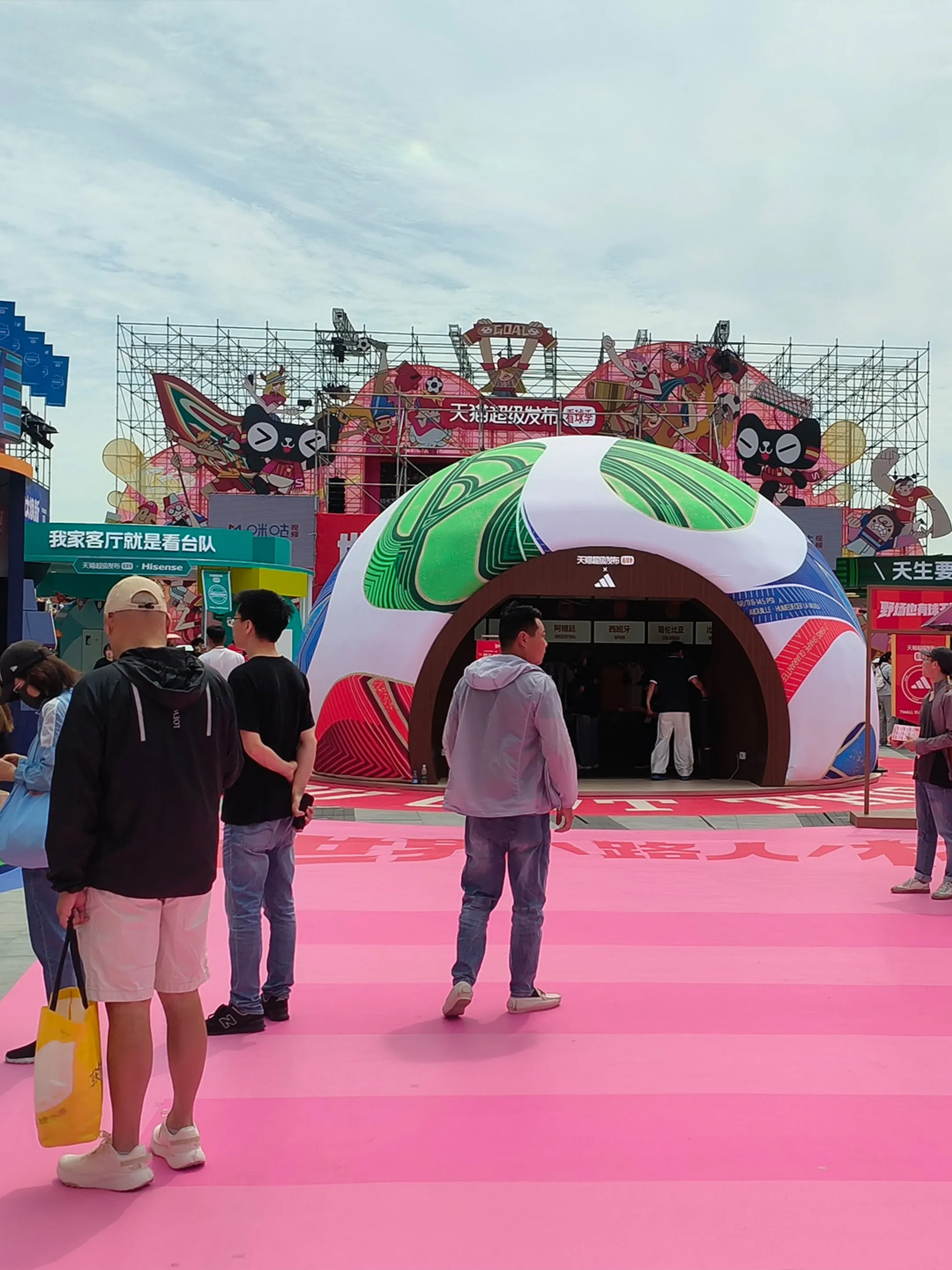 1.Giant inflatable Trionda soccer ball at outdoor World Cup fan zone with pink ground — commercial brand activation
2.Large custom inflatable soccer ball above Adidas street art installation — World Cup 2026 urban outdoor display
3.Oversized inflatable Trionda match ball floating above House of Messi mural at outdoor plaza — FIFA World Cup 2026
4.Giant inflatable soccer ball with Messi portrait graphic at World Cup fan zone — large-scale outdoor commercial inflatable
5.Custom giant inflatable soccer ball above Messi-themed World Cup street activation — outdoor brand event display